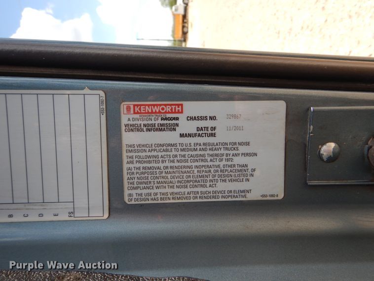 image for item DJ0750 2012 Kenworth T700  semi truck