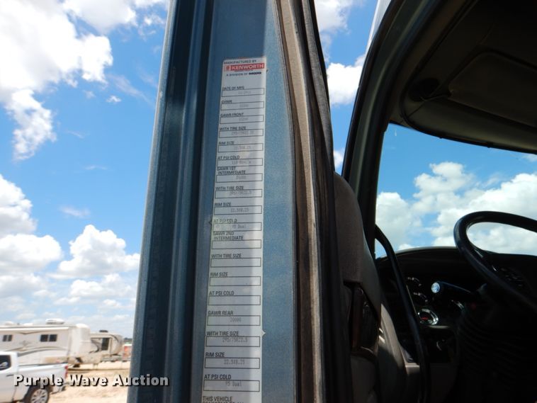 image for item DJ0750 2012 Kenworth T700  semi truck