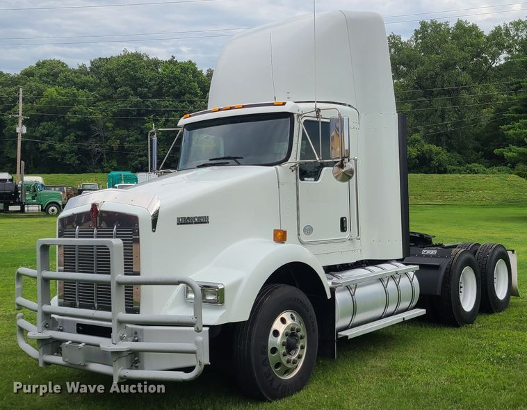 image for item EZ9122 2013 Kenworth T800  semi truck