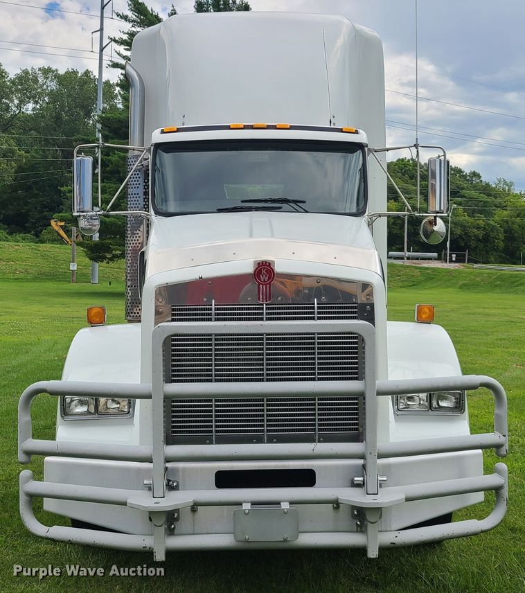 image for item EZ9122 2013 Kenworth T800  semi truck
