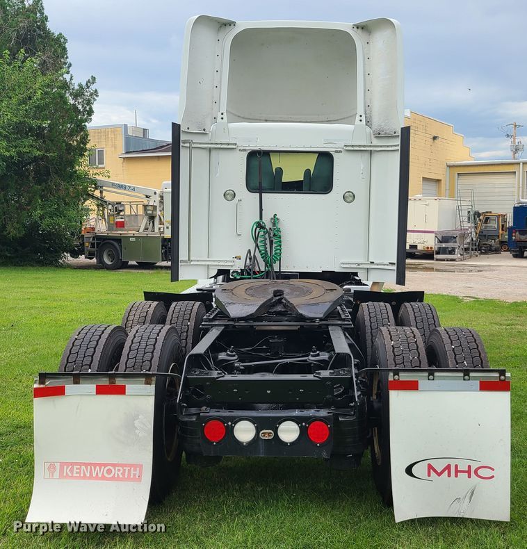 image for item EZ9122 2013 Kenworth T800  semi truck