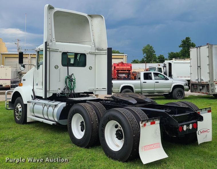 image for item EZ9122 2013 Kenworth T800  semi truck