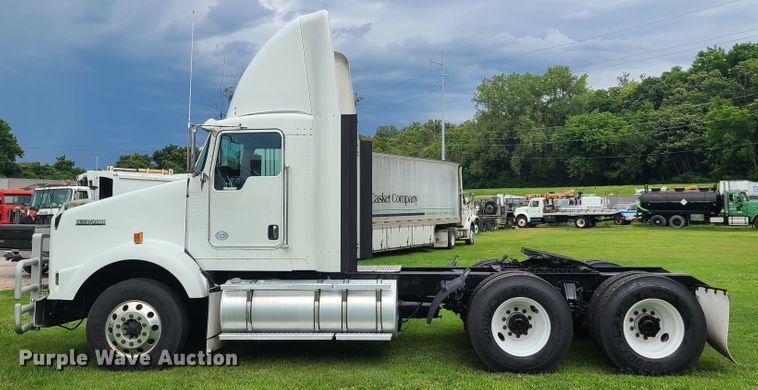 image for item EZ9122 2013 Kenworth T800  semi truck