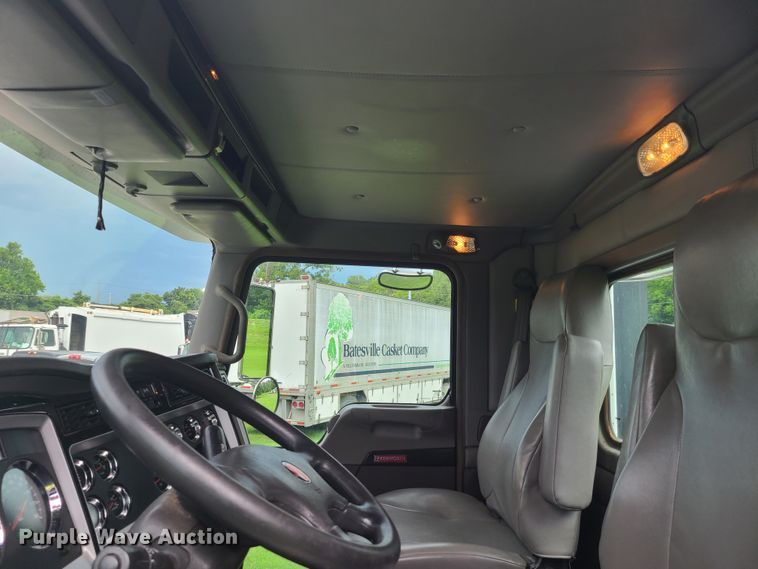 image for item EZ9122 2013 Kenworth T800  semi truck