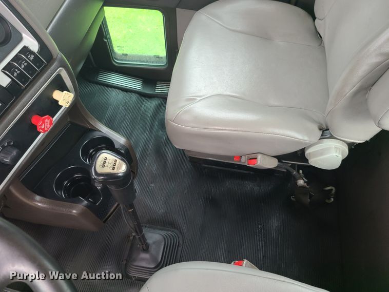 image for item EZ9122 2013 Kenworth T800  semi truck