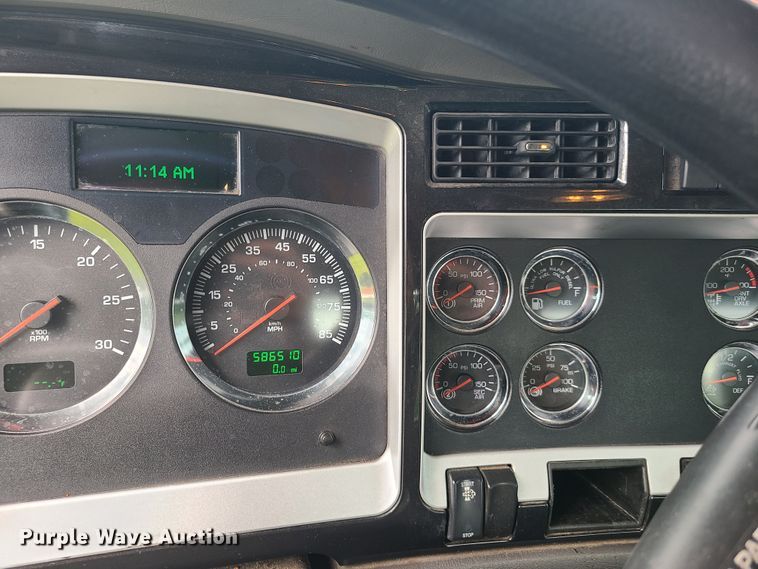 image for item EZ9122 2013 Kenworth T800  semi truck