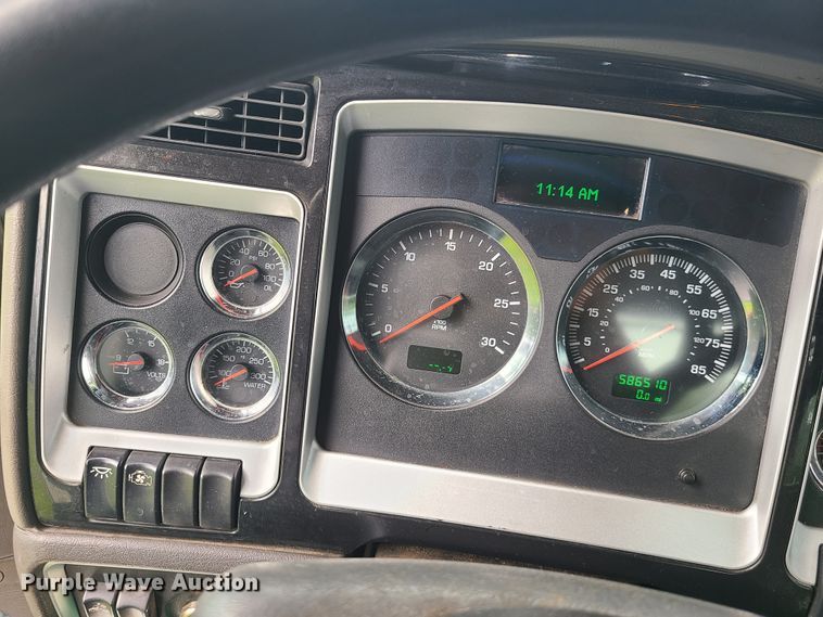 image for item EZ9122 2013 Kenworth T800  semi truck