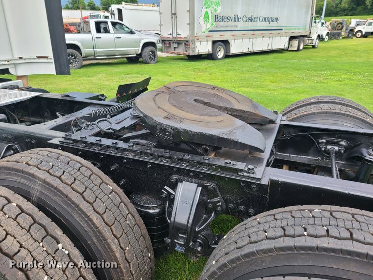 image for item EZ9122 2013 Kenworth T800  semi truck