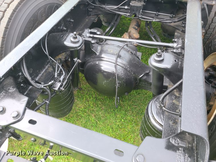 image for item EZ9122 2013 Kenworth T800  semi truck