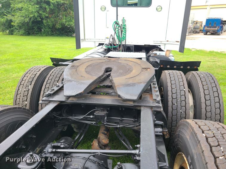 image for item EZ9122 2013 Kenworth T800  semi truck