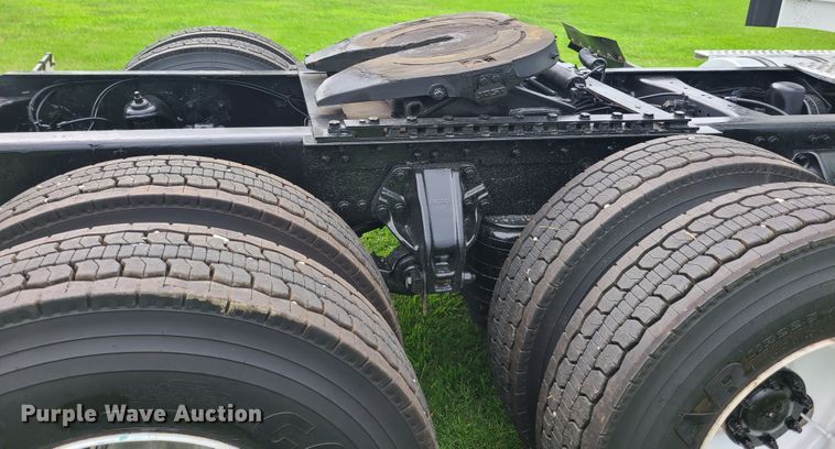 image for item EZ9122 2013 Kenworth T800  semi truck