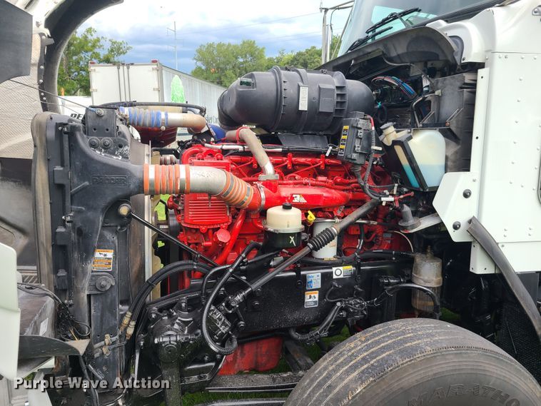 image for item EZ9122 2013 Kenworth T800  semi truck