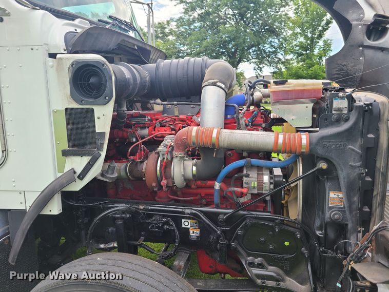 image for item EZ9122 2013 Kenworth T800  semi truck