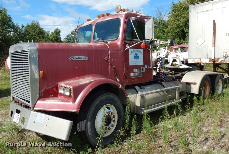 image for item FN9320 1986 Freightliner FLC  semi truck