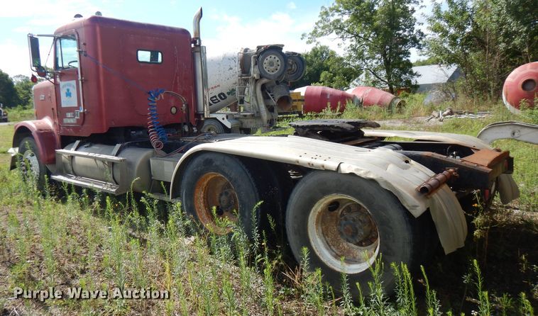 image for item FN9320 1986 Freightliner FLC  semi truck