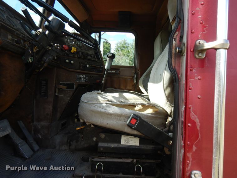 image for item FN9320 1986 Freightliner FLC  semi truck