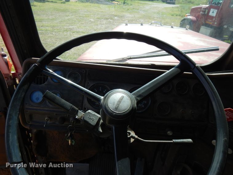 image for item FN9320 1986 Freightliner FLC  semi truck