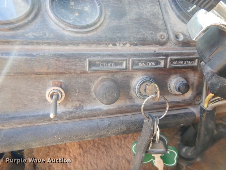 image for item FN9320 1986 Freightliner FLC  semi truck