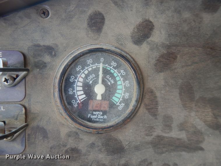 image for item FN9320 1986 Freightliner FLC  semi truck