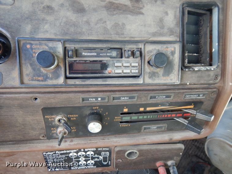 image for item FN9320 1986 Freightliner FLC  semi truck