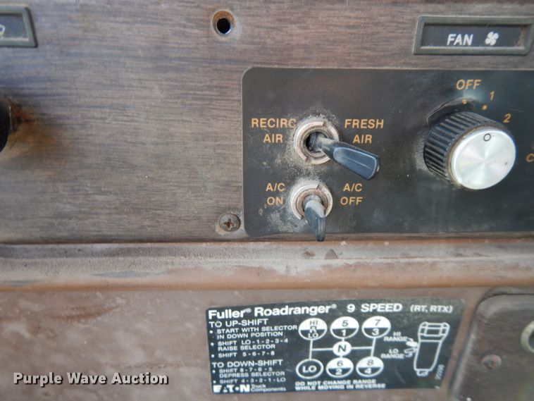 image for item FN9320 1986 Freightliner FLC  semi truck