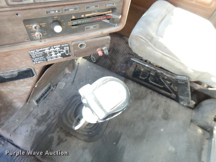 image for item FN9320 1986 Freightliner FLC  semi truck