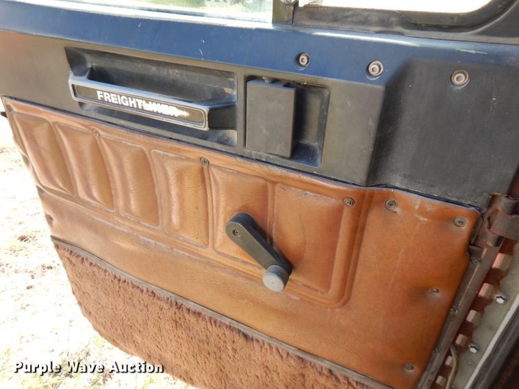 image for item FN9320 1986 Freightliner FLC  semi truck