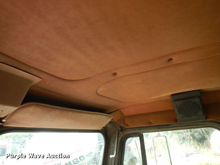 image for item FN9320 1986 Freightliner FLC  semi truck