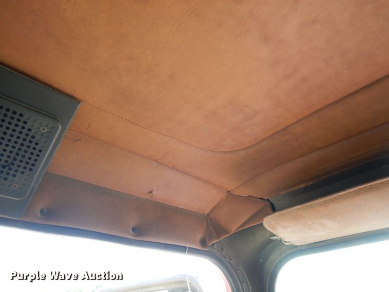 image for item FN9320 1986 Freightliner FLC  semi truck