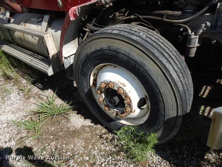 image for item FN9320 1986 Freightliner FLC  semi truck