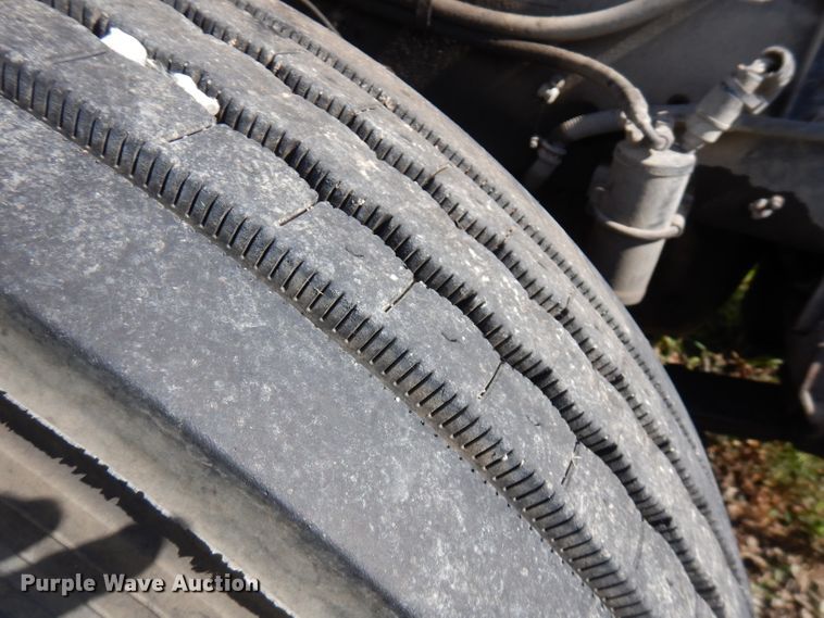 image for item FN9320 1986 Freightliner FLC  semi truck