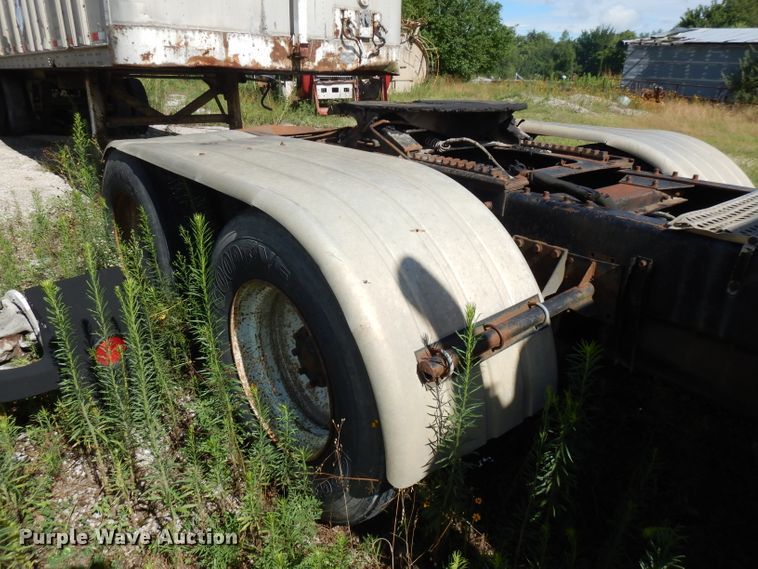 image for item FN9320 1986 Freightliner FLC  semi truck