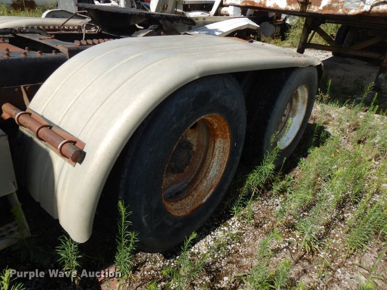 image for item FN9320 1986 Freightliner FLC  semi truck