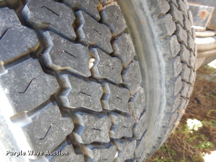 image for item FN9320 1986 Freightliner FLC  semi truck