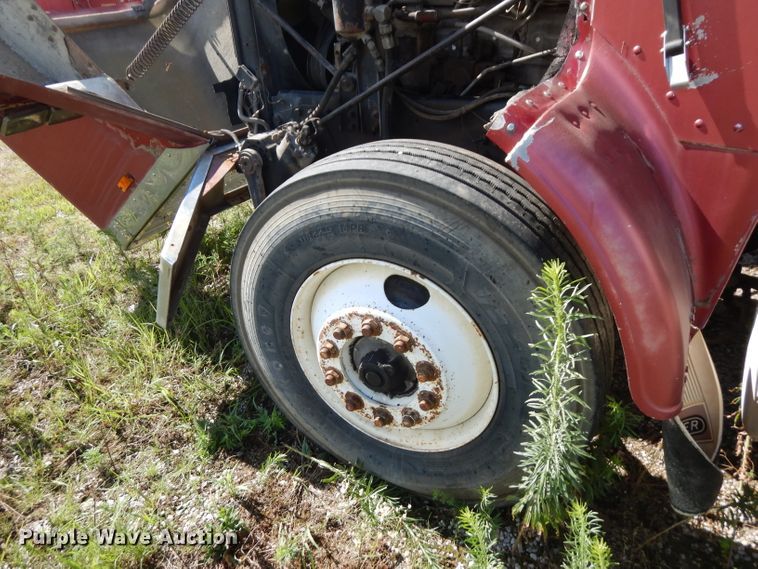 image for item FN9320 1986 Freightliner FLC  semi truck