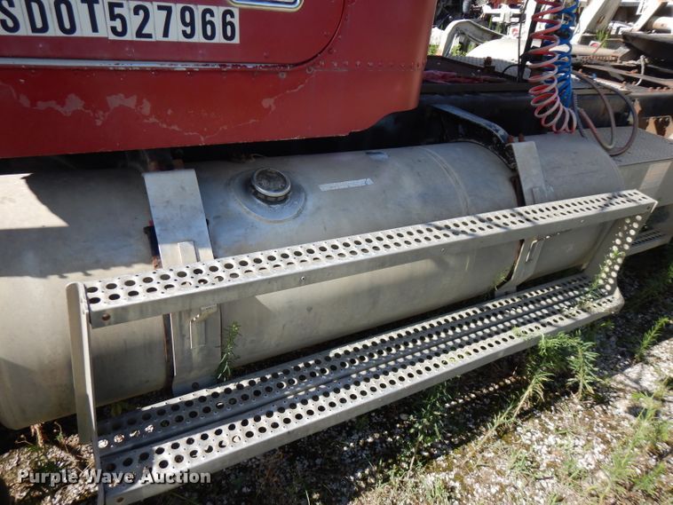 image for item FN9320 1986 Freightliner FLC  semi truck