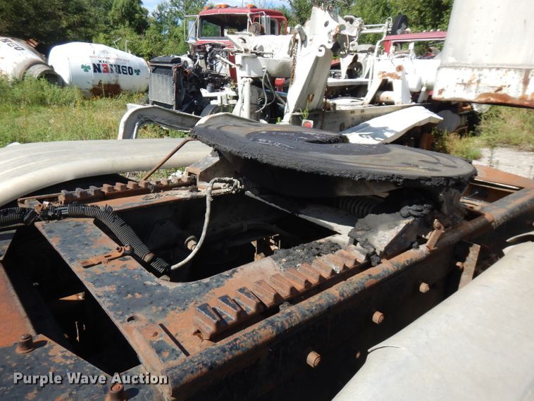 image for item FN9320 1986 Freightliner FLC  semi truck