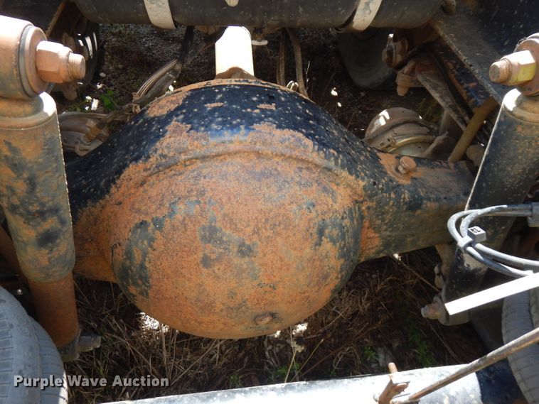 image for item FN9320 1986 Freightliner FLC  semi truck