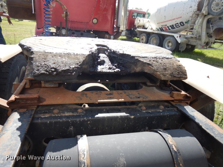 image for item FN9320 1986 Freightliner FLC  semi truck