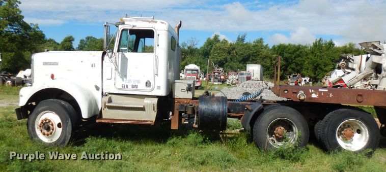 image for item FN9321 1980 Kenworth W900  semi truck