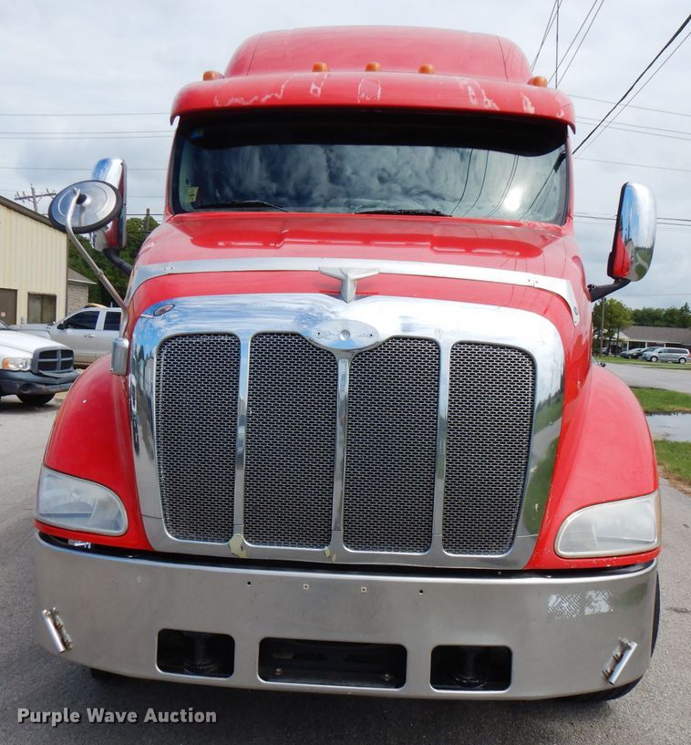 image for item FN9330 2009 Peterbilt 387  semi truck