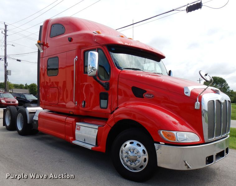 image for item FN9330 2009 Peterbilt 387  semi truck