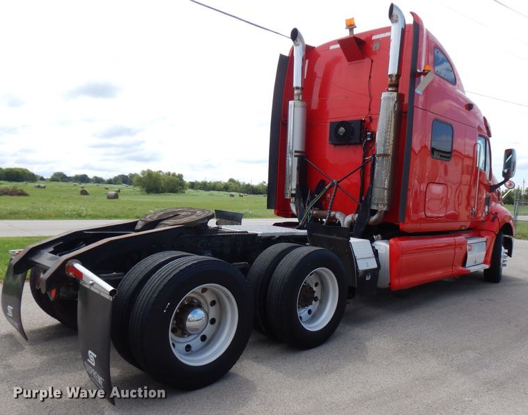 image for item FN9330 2009 Peterbilt 387  semi truck