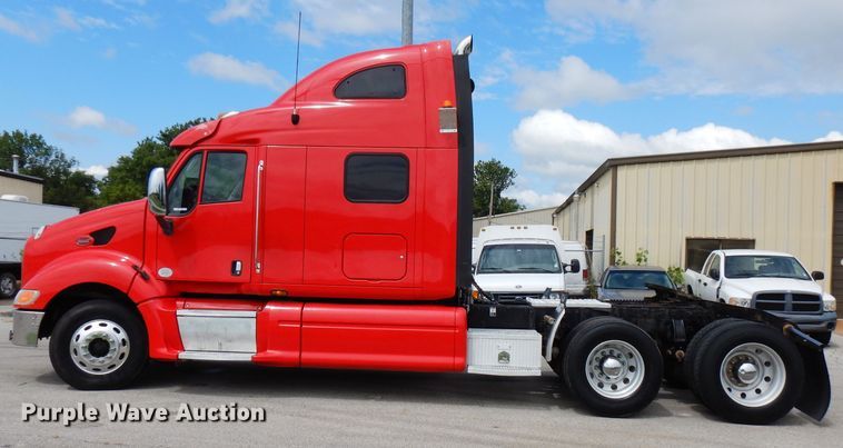 image for item FN9330 2009 Peterbilt 387  semi truck