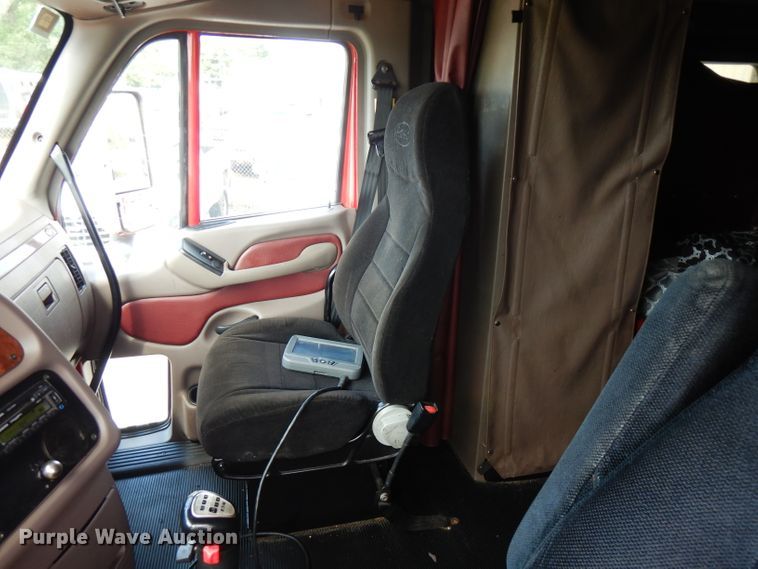 image for item FN9330 2009 Peterbilt 387  semi truck