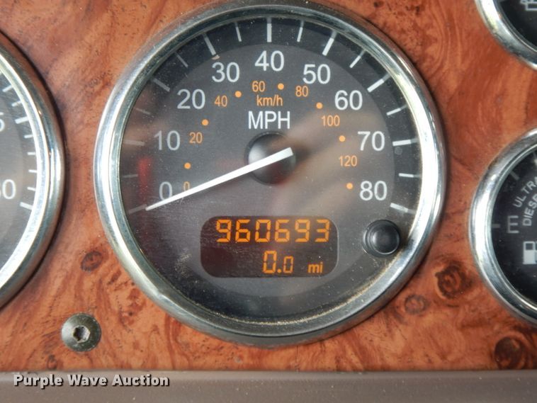 image for item FN9330 2009 Peterbilt 387  semi truck