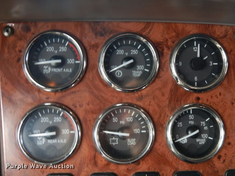 image for item FN9330 2009 Peterbilt 387  semi truck