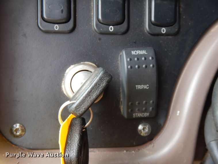 image for item FN9330 2009 Peterbilt 387  semi truck