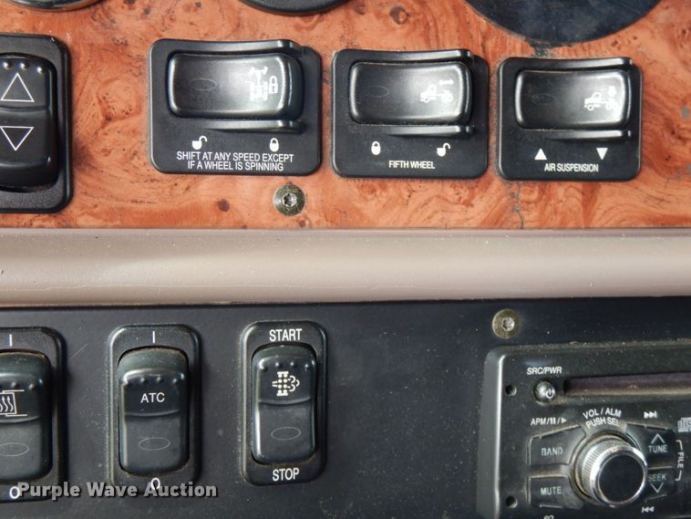 image for item FN9330 2009 Peterbilt 387  semi truck