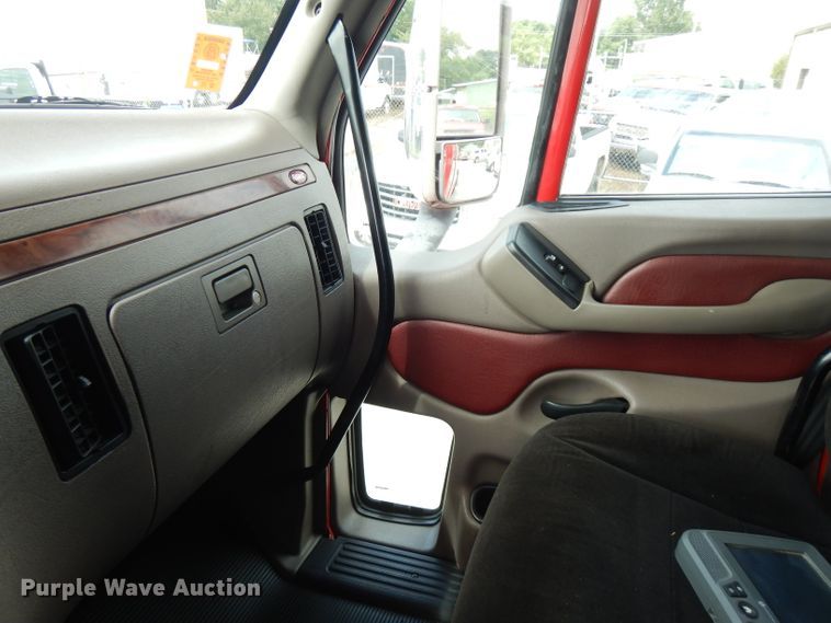 image for item FN9330 2009 Peterbilt 387  semi truck